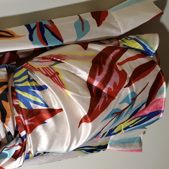 Gorgeous Print Dress, Deep Neckline NWT - Picture 5 of 10